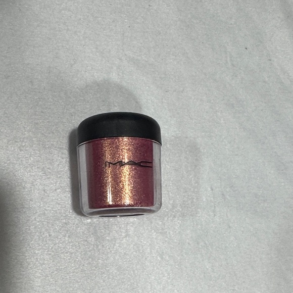 MAC Cosmetics Rose Gold Pigment - Picture 2 of 4